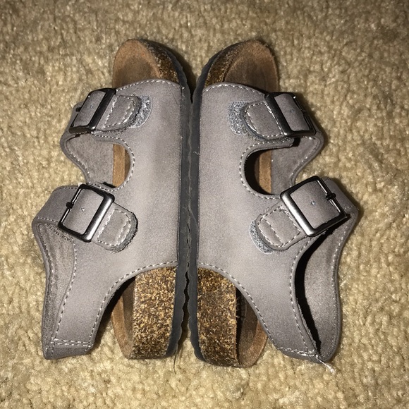 Cat & Jack size 6 grey and silver sandals Velcro closure - Picture 4 of 5